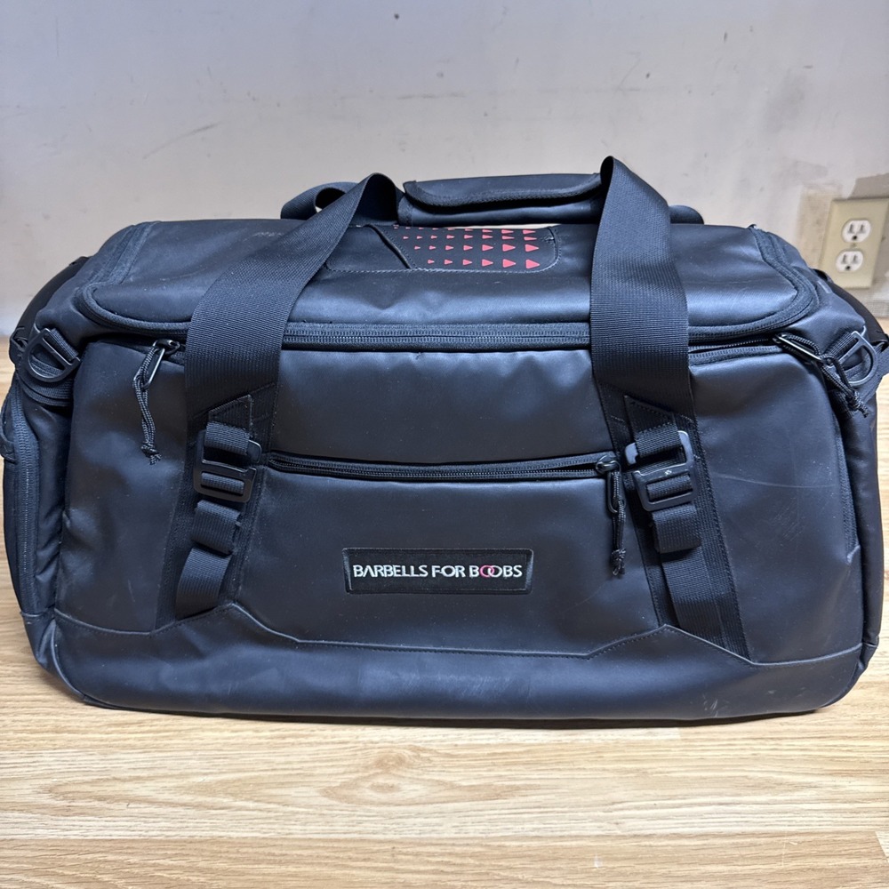 Paqsule Deoderizing Black Gym Bag